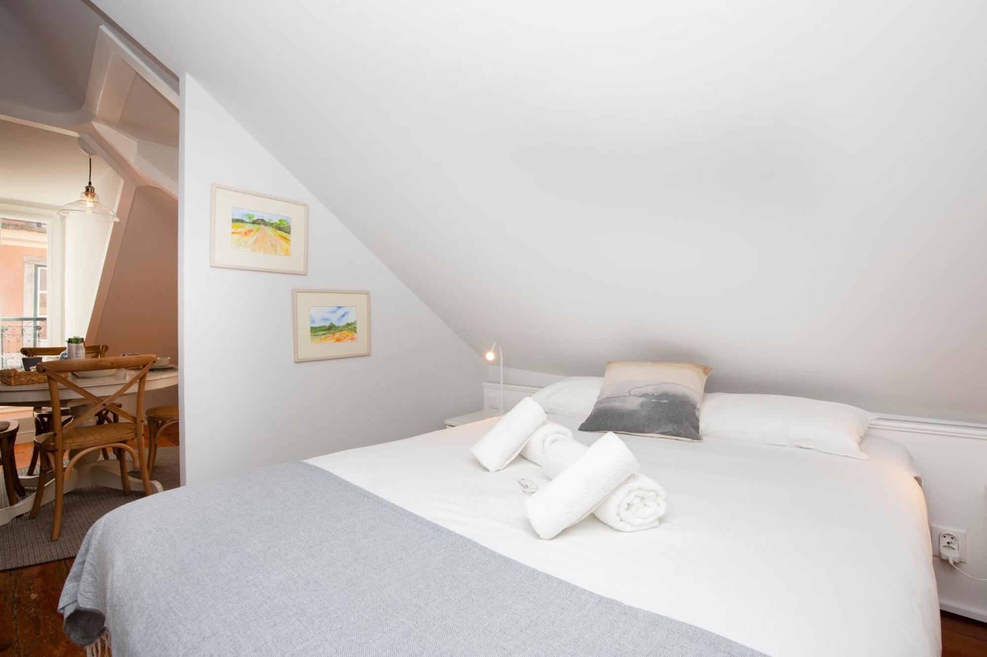 Live Like A Local @ Casa Da Esquina - Wifi & A/C Apartment Lisbon Bagian luar foto